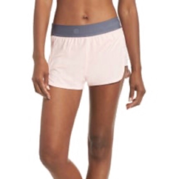 Zella Go Run Reflect Shorts - Picture 2 of 7
